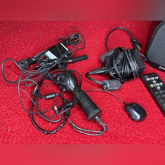 Sirius XM portable satellite radio and car mount - Picture 3 of 7